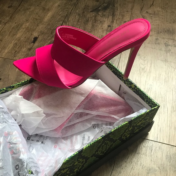 HOT PINK HEELS - Picture 6 of 8